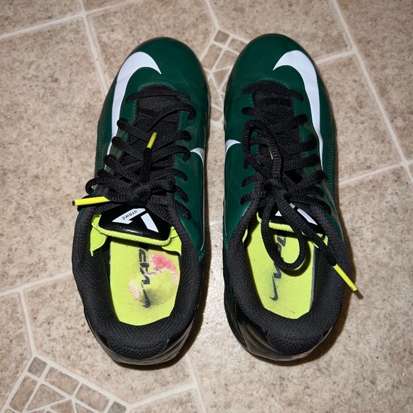 Nike cleats size 6y - Picture 4 of 7